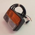 POZICIJSKA LUČ S SMEROKAZOM ZA TRAKTOR MASSEY FERGUSON 230, 240, 250, 265, 275, 290, 333, 340, 353, 363, 373, 375, 383, 390, 393, 393, 3050, 3055, 3060, 3070, 3075, 3085, 3090, 3115, 3610, 3630, 3645, 3655