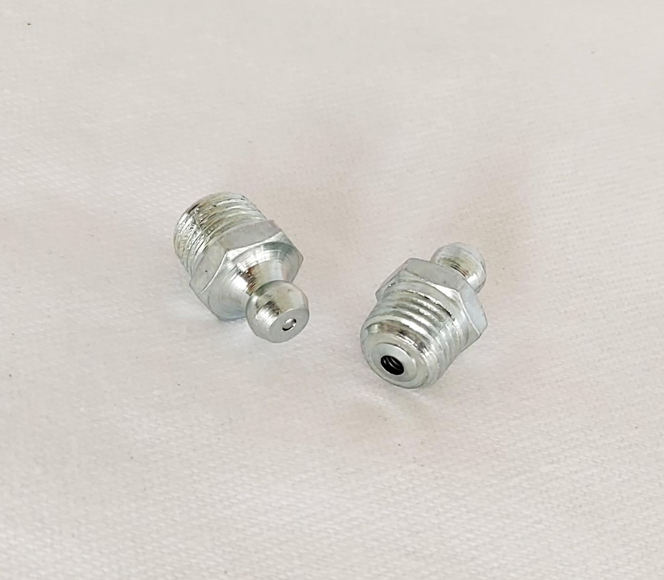 13407211 mazalni nipel za traktor MAZALNI NIPEL M10x1mm NEW HOLLAND T4040F - Slika 1
