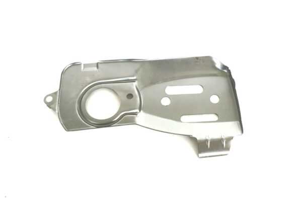 ZAŠČITNA PLOČEVINA ČRPALKE OLJA ZA MOTORNO ŽAGO HUSQVARNA 357XP, 359 - Slika 2